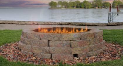 Cabin Oasis on Lake Winnebago "Minutes from EAA"