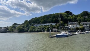 Unclassified image, 4 of 35, button - 4 Trenhaile Terrace (Truro)