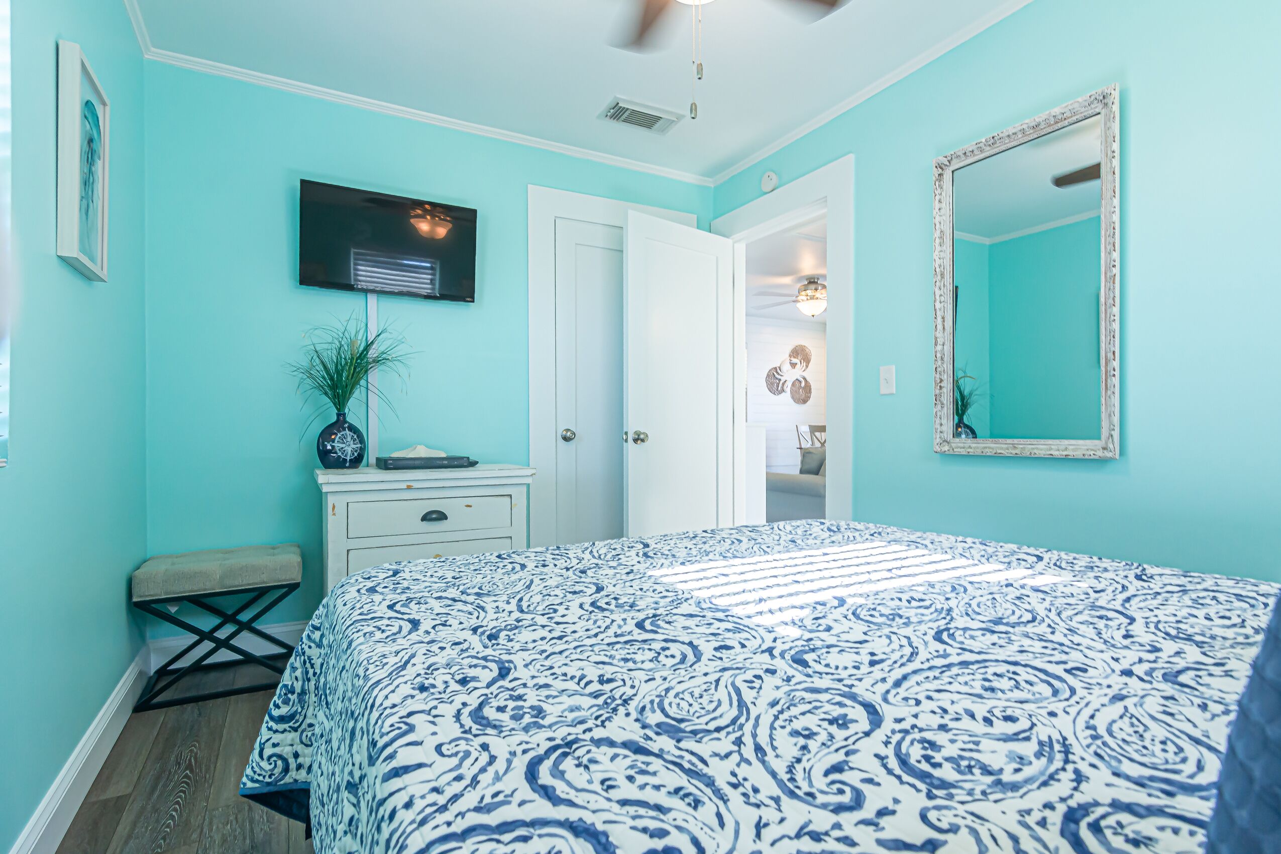2 bedrooms, iron/ironing board, WiFi, bed sheets