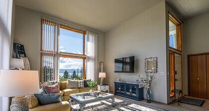 Spacious Friendly Home w/5 King Beds, Hot Tub, Firepit, Gorgeous Lake Views