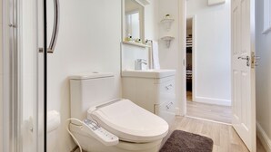 Unclassified image, 2 of 19, button - 2 Bedroom Flat - Charminster (Bournemouth)