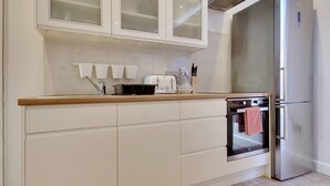 Unclassified image, 5 of 19, button - 2 Bedroom Flat - Charminster (Bournemouth)