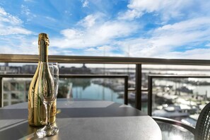 Outdoor dining - Penthouse Glory - Sebel (Auckland)