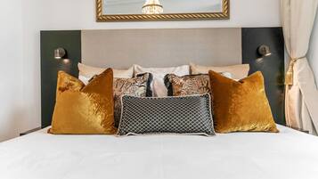 2 bedrooms, desk, travel cot, WiFi