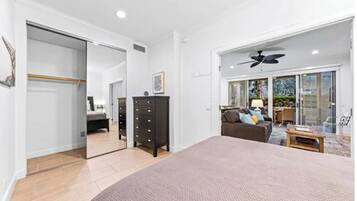 1 habitación, tabla de planchar con plancha y cuna de viaje