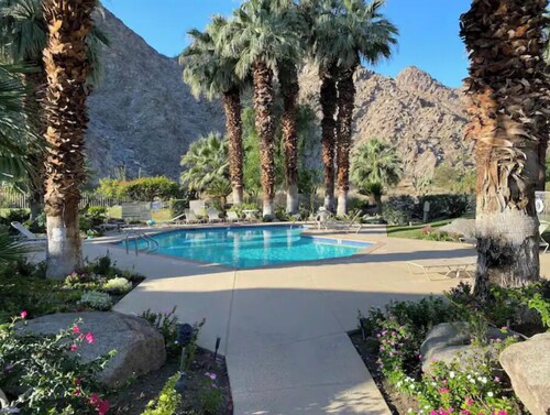 Indian Wells Lux Bungalow Desert Views, Golf, Tennis & Coachella and Stagecoach
