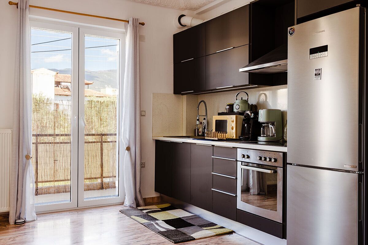 Réfrigérateur, four, plaque de cuisson, cafetière/bouilloire