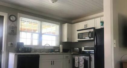 TrailSide Cottage, Damascus VA- directly on the Virginia Creeper Trail
