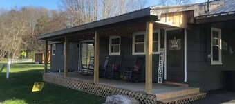 TrailSide Cottage, Damascus VA- directly on the Virginia Creeper Trail