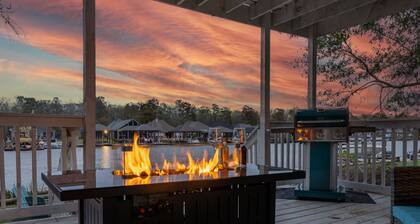MILLON DOLLAR VIEWS/ HOT TUB/ LAKEFRONT