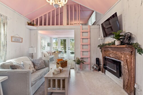 MILLON DOLLAR VIEWS/ HOT TUB/ LAKEFRONT 