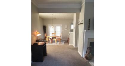 Super spacious 2 bedroom 2.5 bath townhome minutes from Hartsfield
