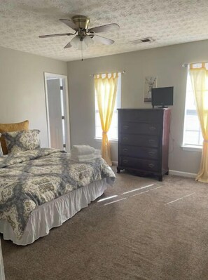 2 bedrooms, WiFi - Super spacious 2 bedroom 2.5 bath townhome minutes from Hartsfield (College Park)