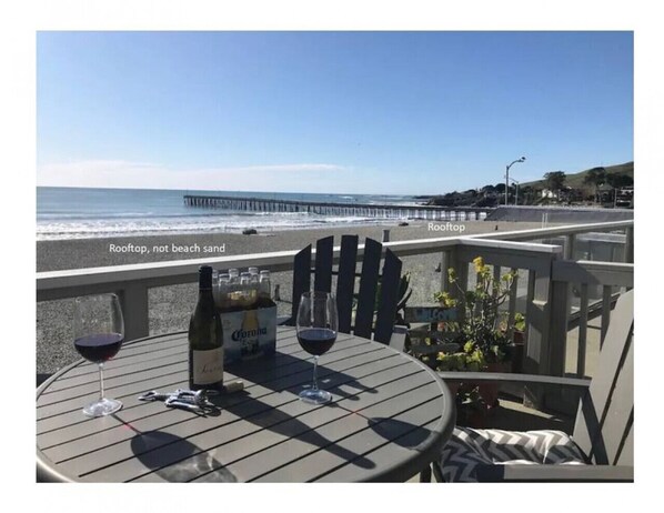 Outdoor dining - Fantastic Condo with Forever Views in Cayucos (Cayucos)