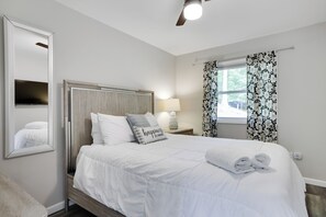 4 chambres, fer et planche à repasser, Wi-Fi, draps fournis