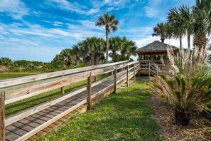 Condo (Sandpiper Place) | Exterior