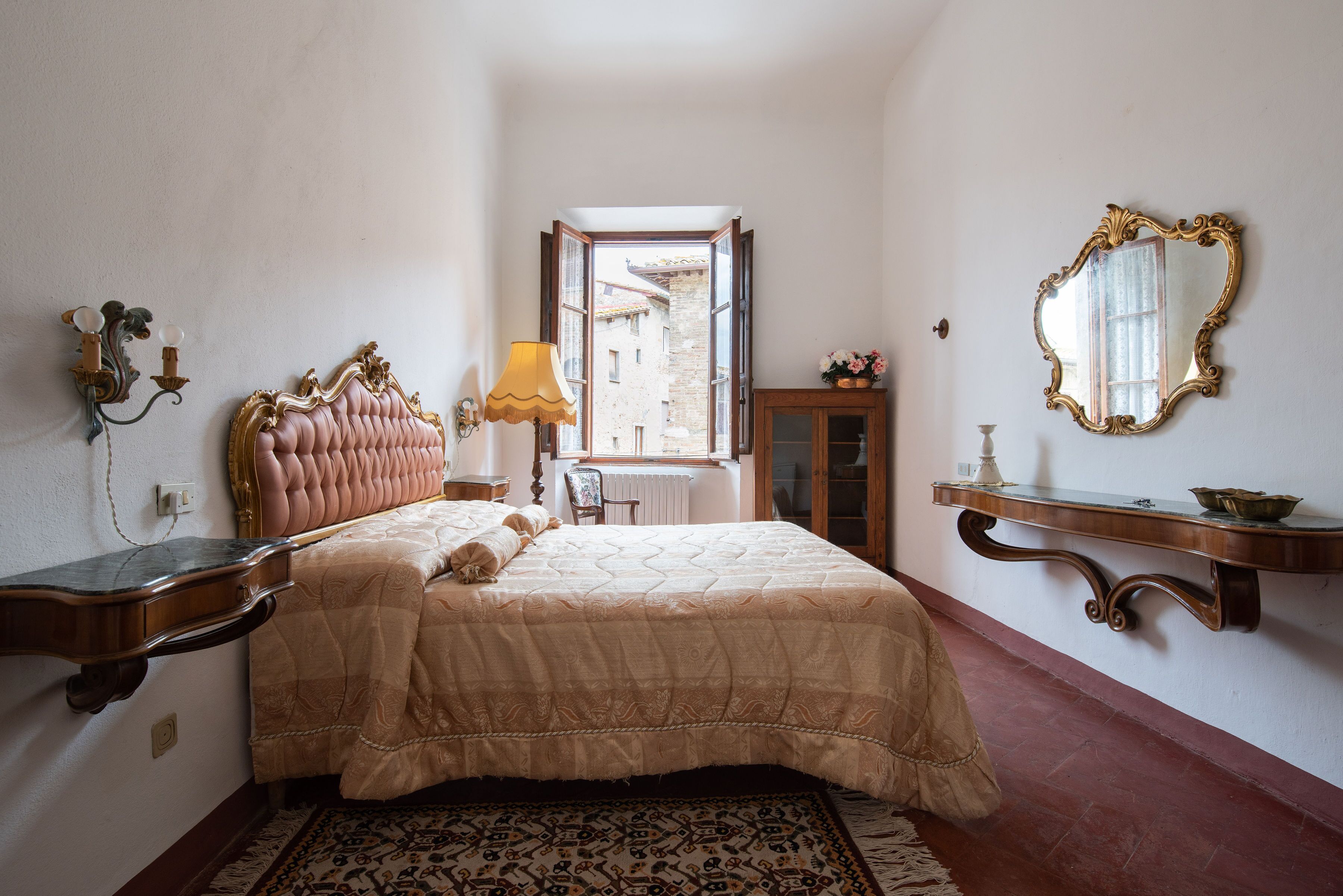 4 bedrooms, in-room safe, desk, free WiFi