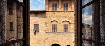 San Gimignano Dependance Rose's Rooms, with 4 rooms, full center, fast WiFi.