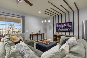 Smart TV, video games - Private Pool Villa • Free Wi-Fi • Gated Resort Near Disney Game Room (Kissimmee)