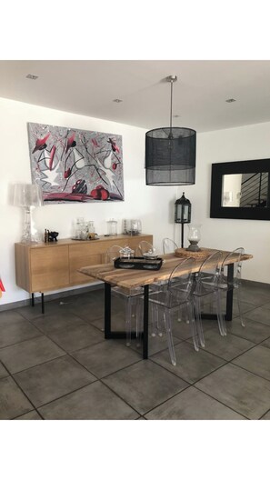 Unclassified image, 3 of 15, button