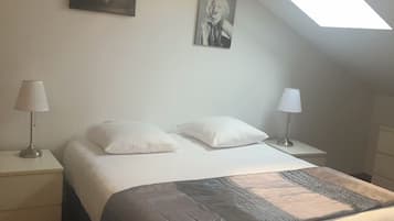 3 bedrooms, desk, iron/ironing board, travel cot