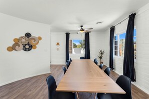 Dining - ✰ NEW ✰ Sunset Flats - 4BR, Pool, BBQ, Minutes to UA (Tucson)