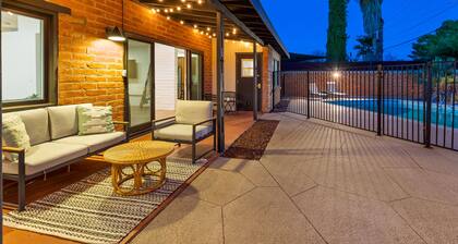 ✰ NEW ✰ Sunset Flats - 4BR, Pool, BBQ, Minutes to UA