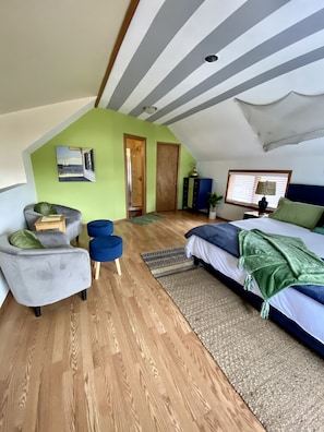 3 室のベッドルーム、デスク、アイロン / アイロン台、旅行用ベビーベッド