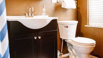 Bruser, hårtørrer, håndklæder, Sæbe