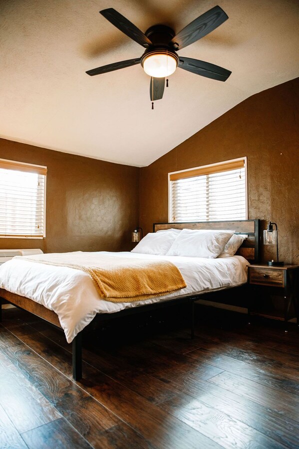 1 chambre, bureau, fer et planche à repasser, accès au Wi-Fi (inclus)