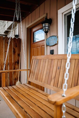 Walk to Main Street and Train · Cozy 1BR Retreat