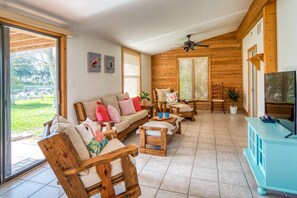 Casa (Sunset Canal Cottage) | Exterior