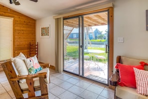 House (Sunset Canal Cottage) | Exterior