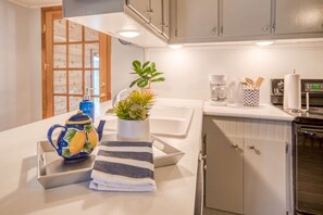 Casa (Sunset Canal Cottage) | Exterior