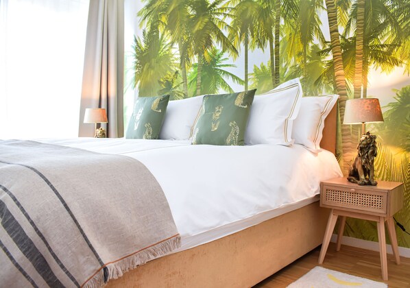 2 slaapkamers, een kluis op de kamer, een bureau