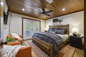 5 bedrooms, free WiFi, bed sheets