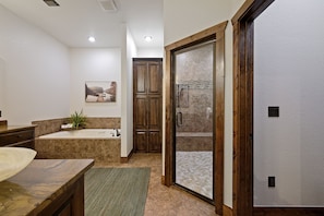 Combined shower/tub, jetted tub, hair dryer, towels
