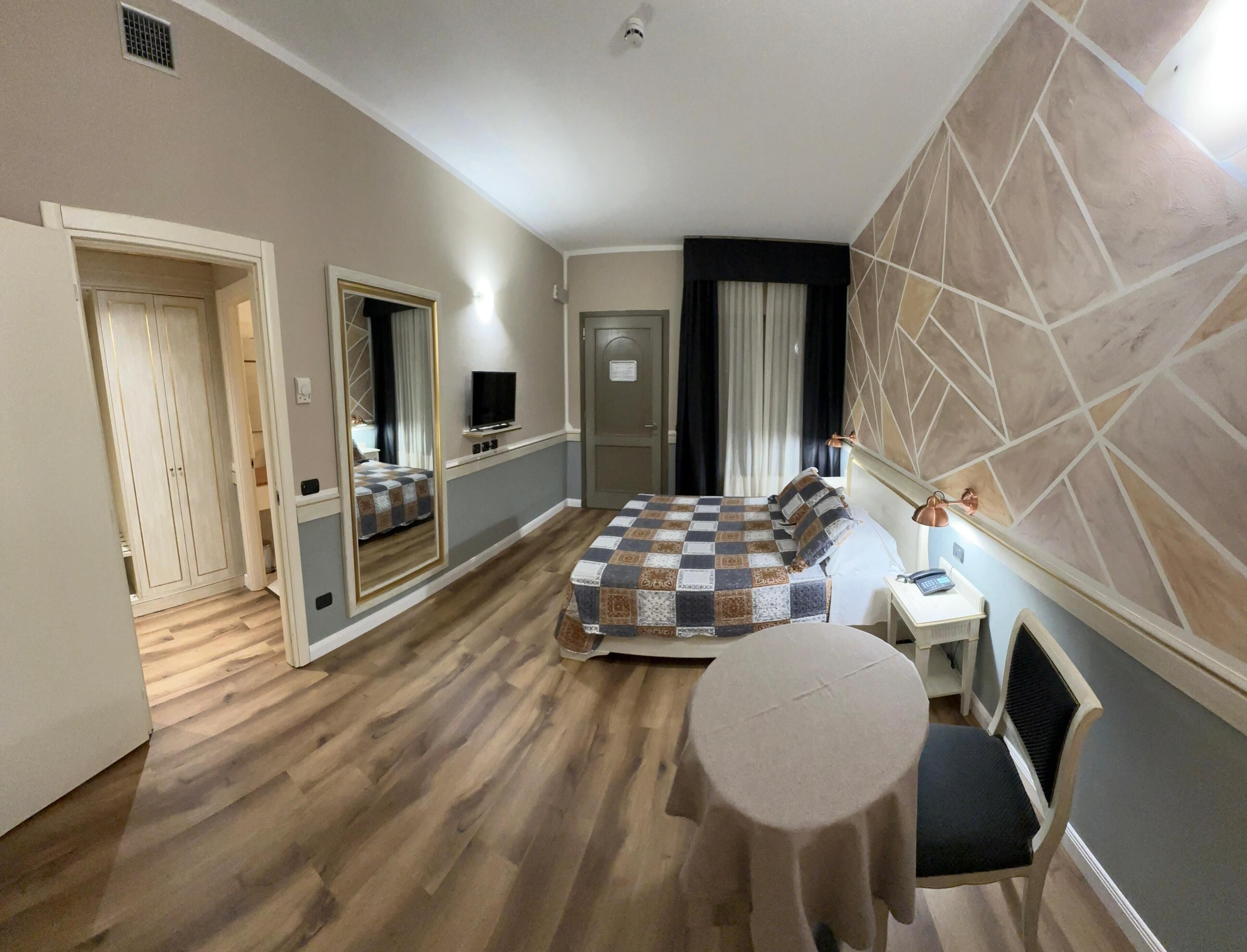 classic room | minibar, in-room safe, desk, laptop workspace