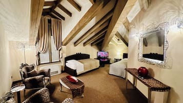 Junior Suite, 1 Bedroom, Accessible, Garden View | Living area