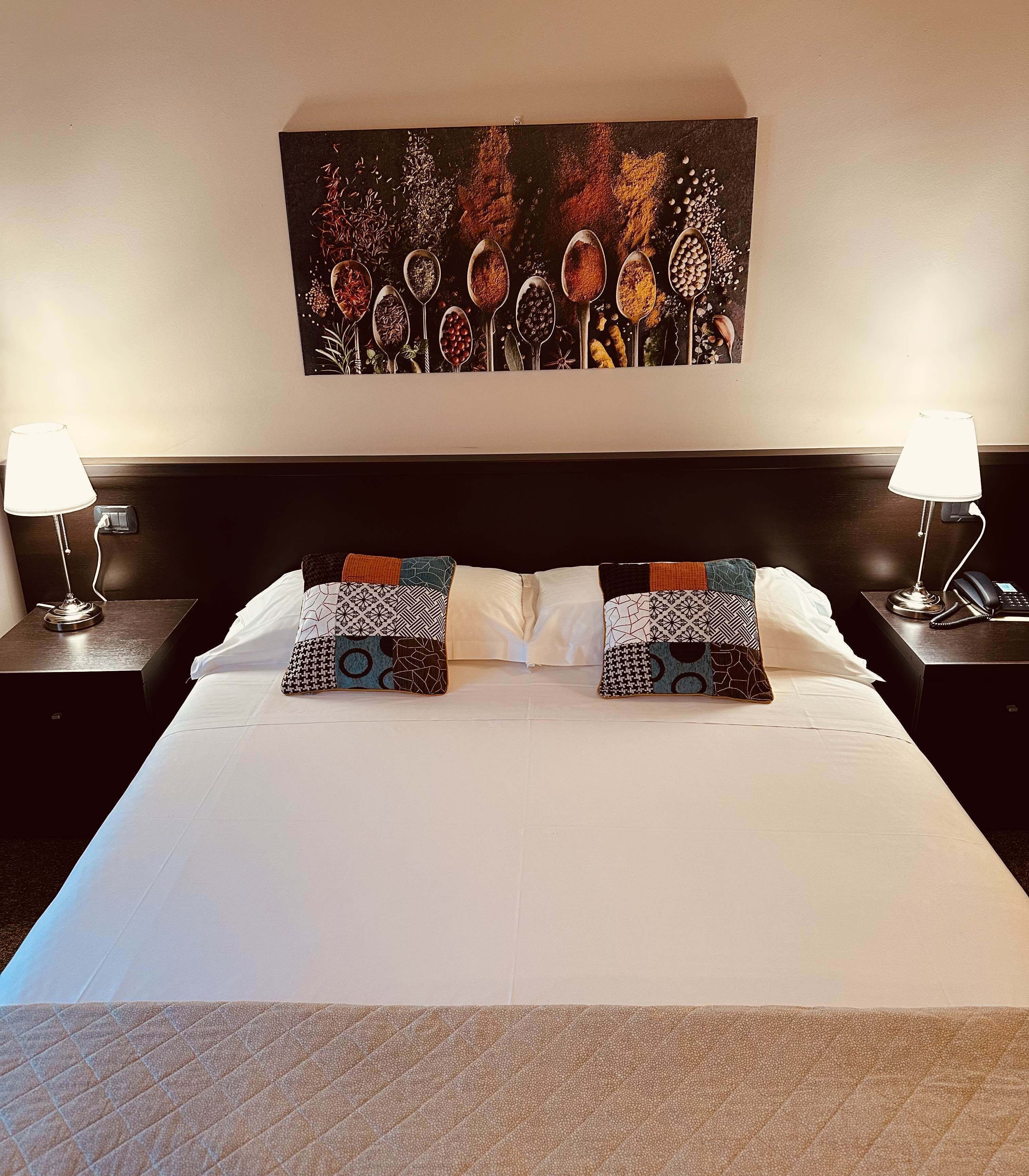 Camera Deluxe con 2 letti singoli, accessibile ai disabili, non fumatori | Minibar, una cassaforte in camera, una scrivania, postazione laptop