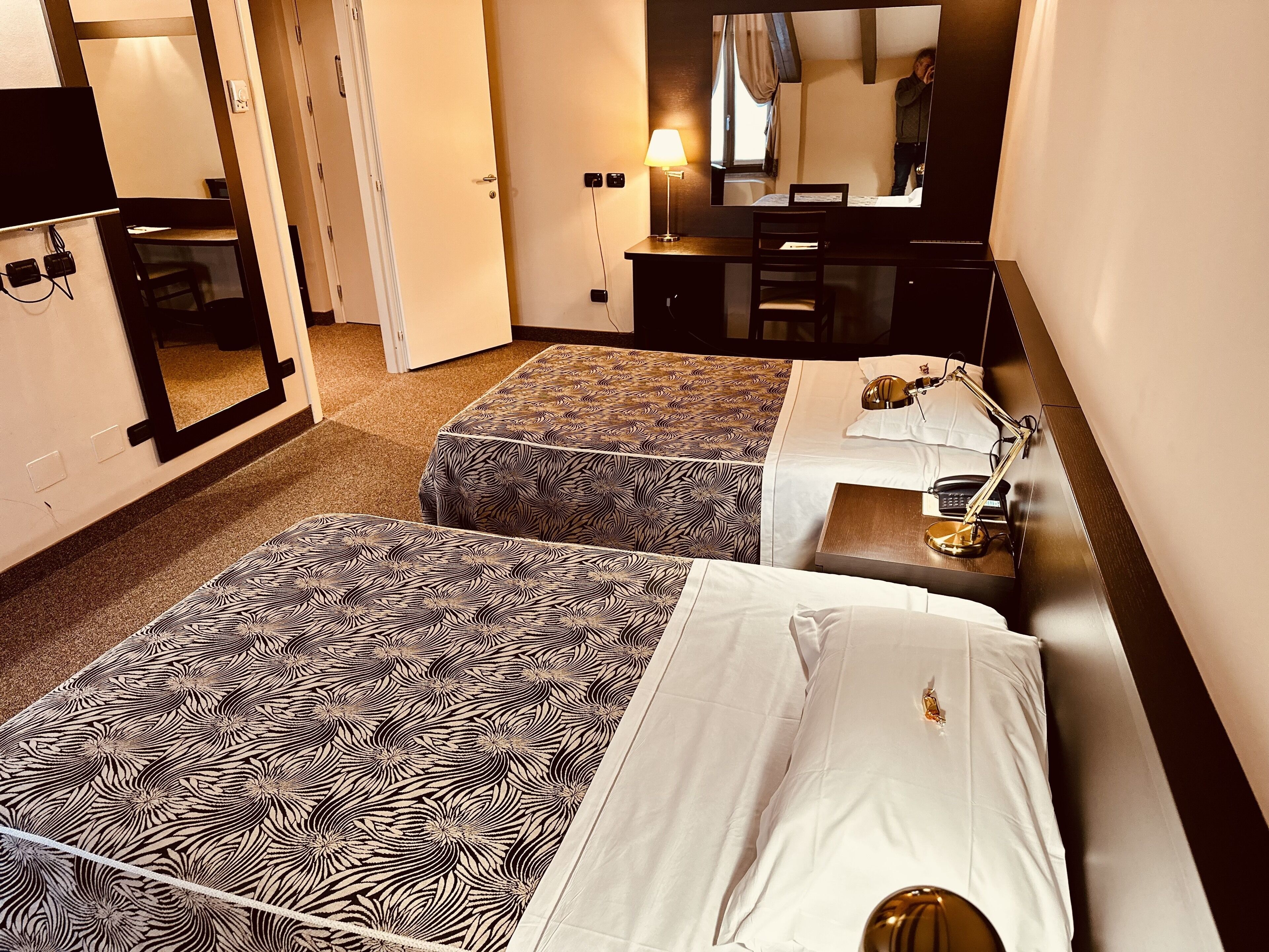 minibar, in-room safe, desk, laptop workspace