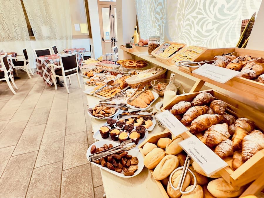 Daily buffet breakfast (EUR 5 per person)