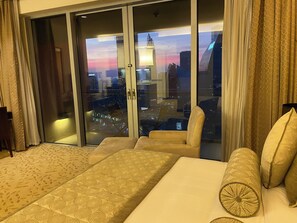 Desk, soundproofing, iron/ironing board - SuperHost EMAAR Residences Apartments - Address Dubai Mall (Dubai)