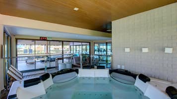 Banheira de hidromassagem