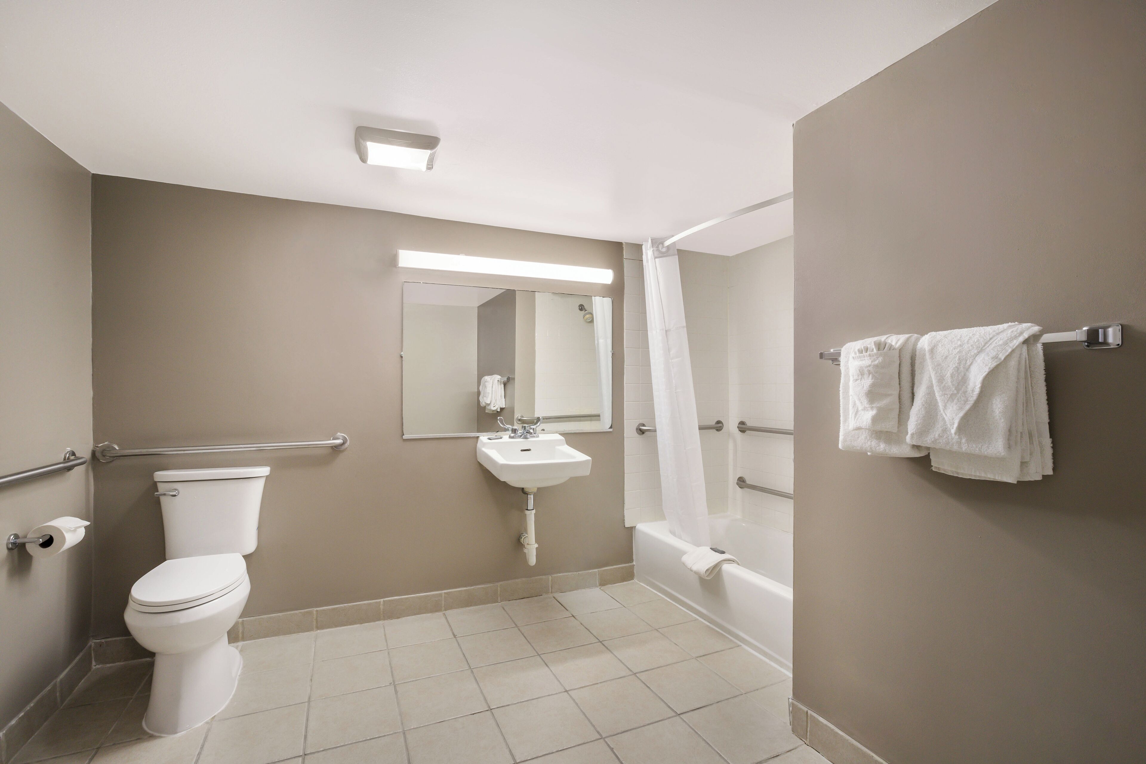 A bathroom with a toilet, sink, and bathtub.