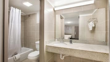 Kamar Double Standar | Kamar mandi | Handuk