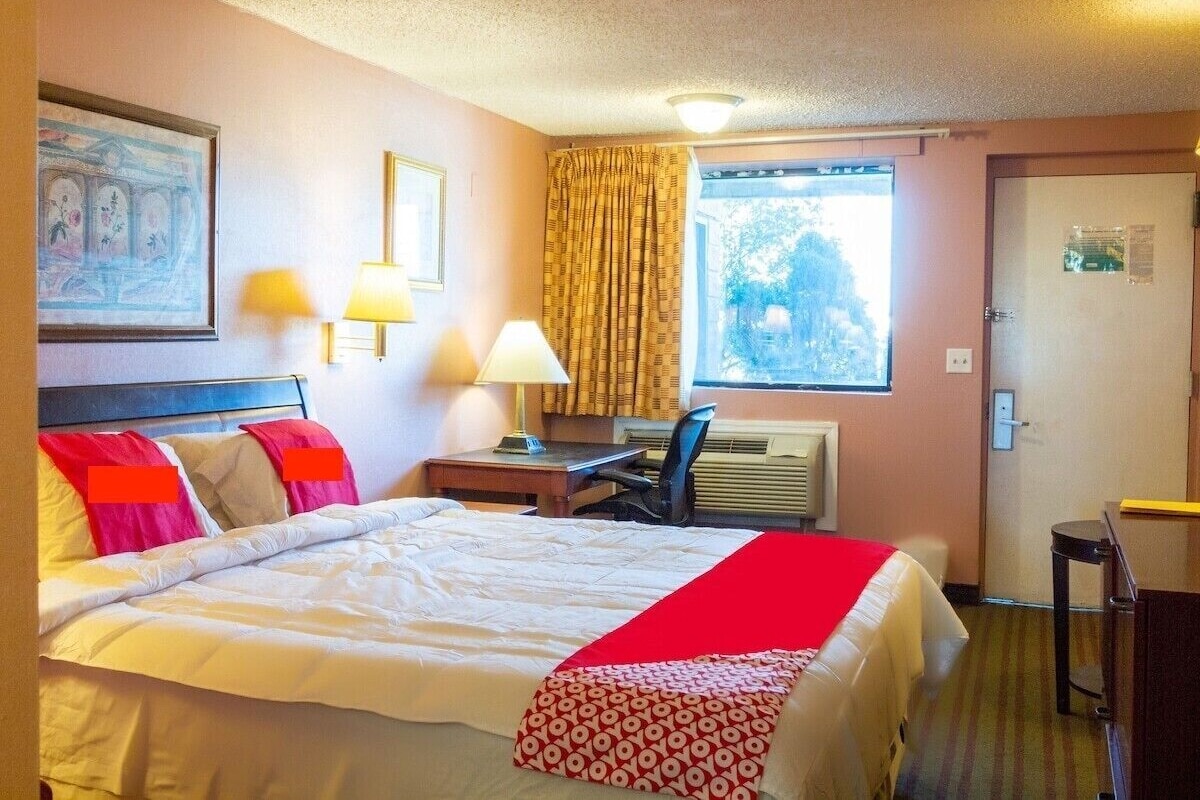 Blackout curtains, free WiFi, bed sheets