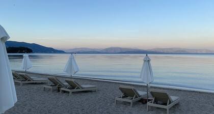 COSY ONE BEDROOM STUDIO / APARTMENT JUST 3 MIN WALK FROM DASSIA BEACH