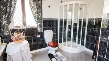 Cottage | Bathroom | Shower