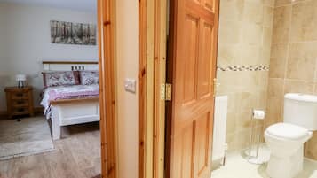 Cottage | 4 bedrooms, individually decorated, individually furnished, free WiFi